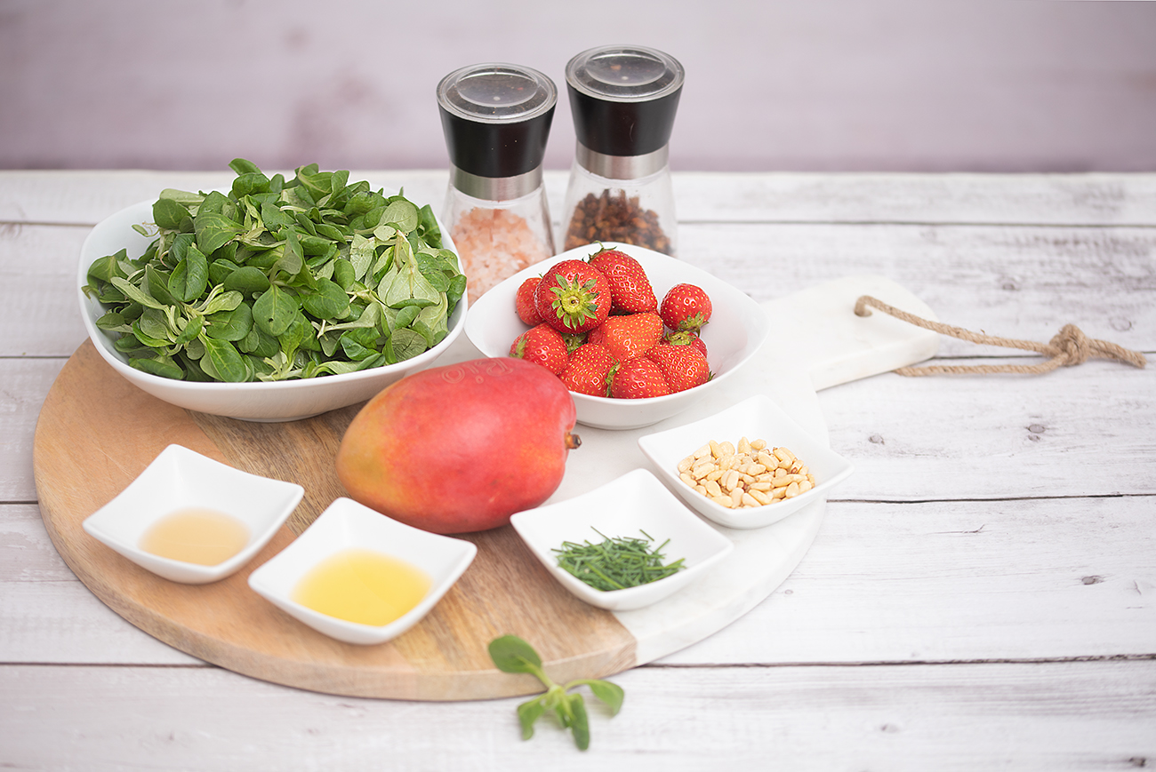 Rezept | Feldsalat mit Erdbeeren und Mango | Ihre Apotheke