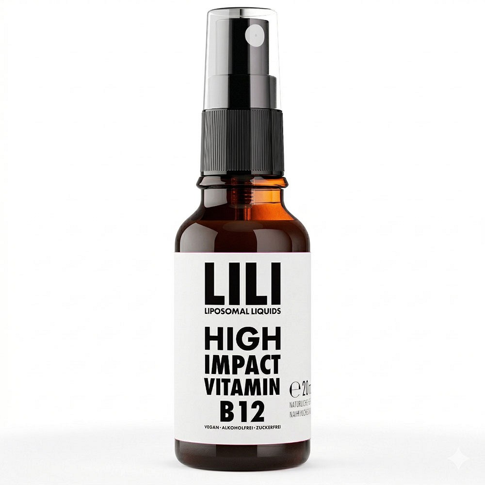  Braune Sprühflasche mit schwarzem Sprühkopf und weißem Etikett. Aufschrift: „LILI High Impact Vitamin B12“ mit 20 ml Inhalt.
