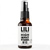  Braune Sprühflasche mit schwarzem Sprühkopf und weißem Etikett. Aufschrift: „LILI High Impact Vitamin B12“ mit 20 ml Inhalt.
